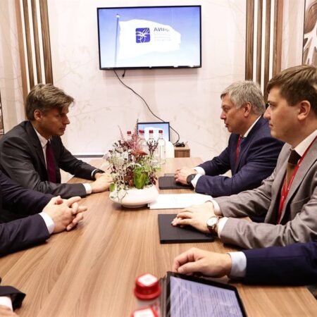 Мурманская область и Роскосмос подписали соглашение на ПМЭФ