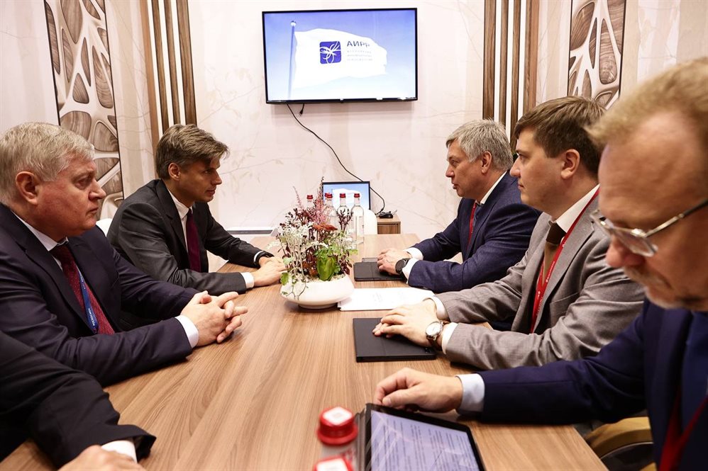 Preview Мурманская область и Роскосмос подписали соглашение на ПМЭФ