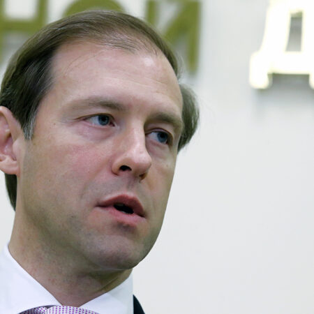 Вице-премьер Денис Мантуров назвал «оптимальный» курс доллара для РФ