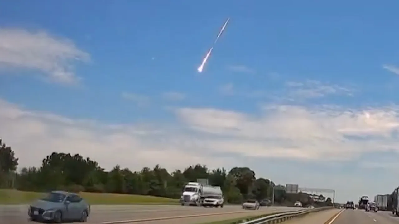 Preview В небе над США заметили загадочный огненный шар