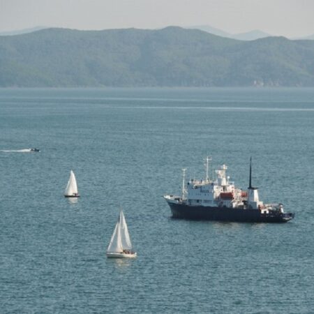 Во Владивостоке стартовала климатическая экспедиция в Берингово море