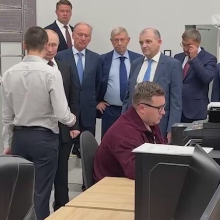 Визит Владимира Путина в научно-производственный комплекс СПбГМТУ «Корабелка»