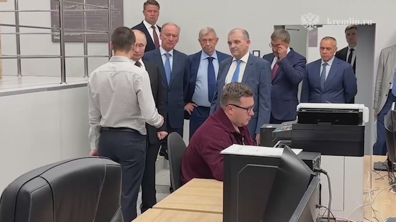 Preview Визит Владимира Путина в научно-производственный комплекс СПбГМТУ «Корабелка»