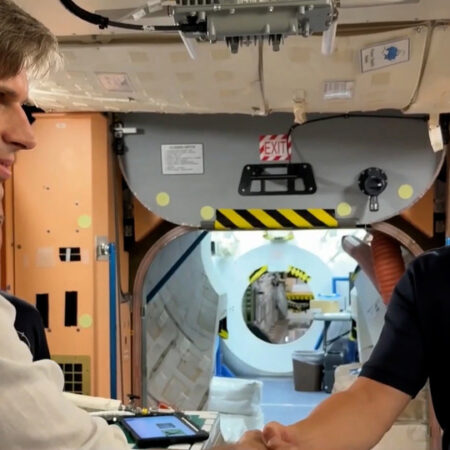 Роскосмос и НАСА проведут переговоры: обсуждение МКС и будущих полетов