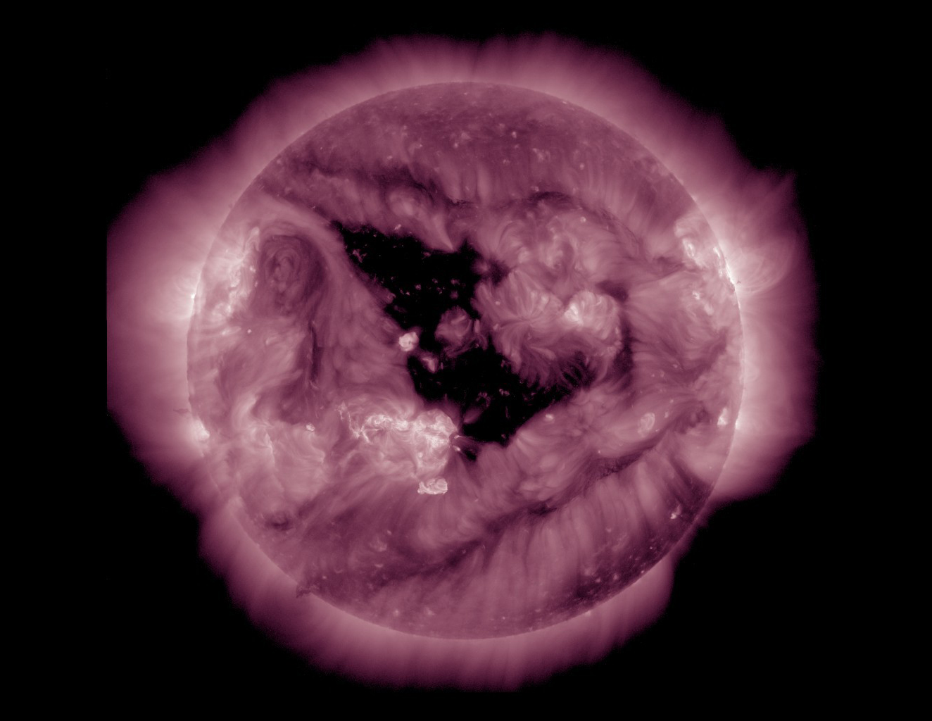 Preview ИКИ РАН: полярные корональные дыры появились на Солнце впервые за несколько лет