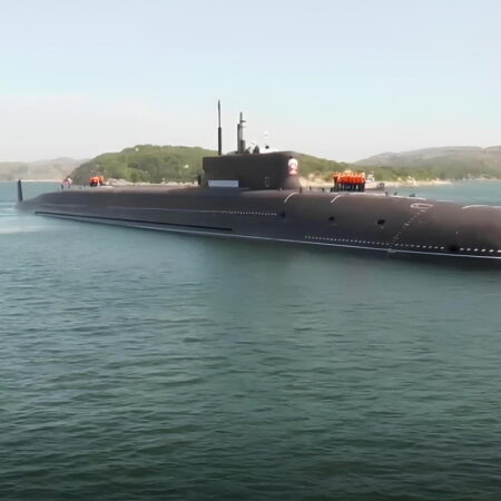 Российская АПЛ «Князь Пожарский» в составе Северного флота