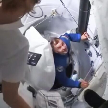 Crew Dragon с Олегом Платоновым успешно пристыковался к МКС