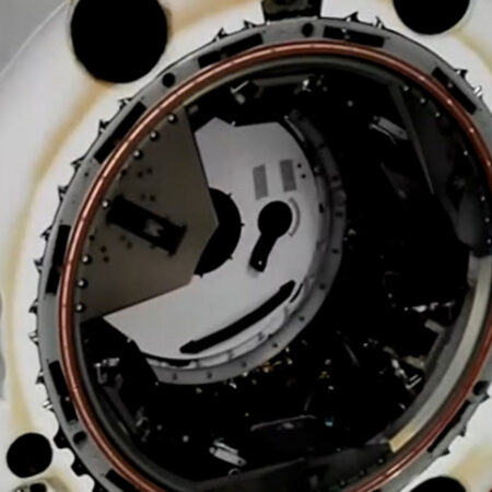 «Роскосмос» подтвердил успешное приземление Crew Dragon с российским космонавтом