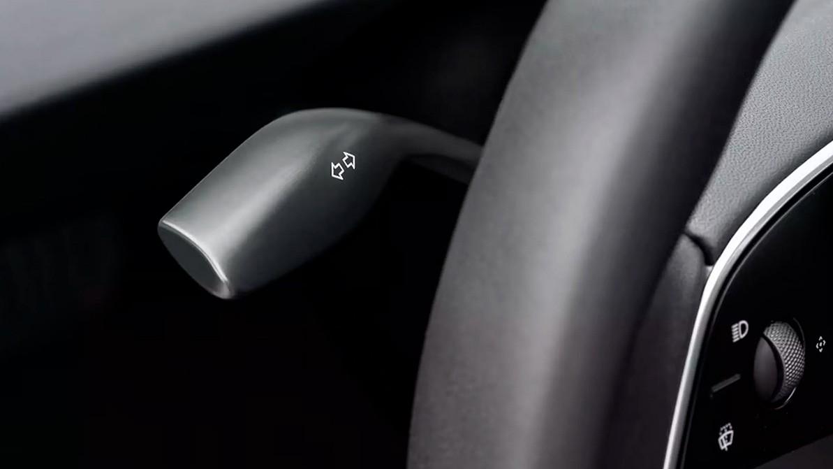 Preview Tesla возвращает подрулевые переключатели в Model 3 по запросу