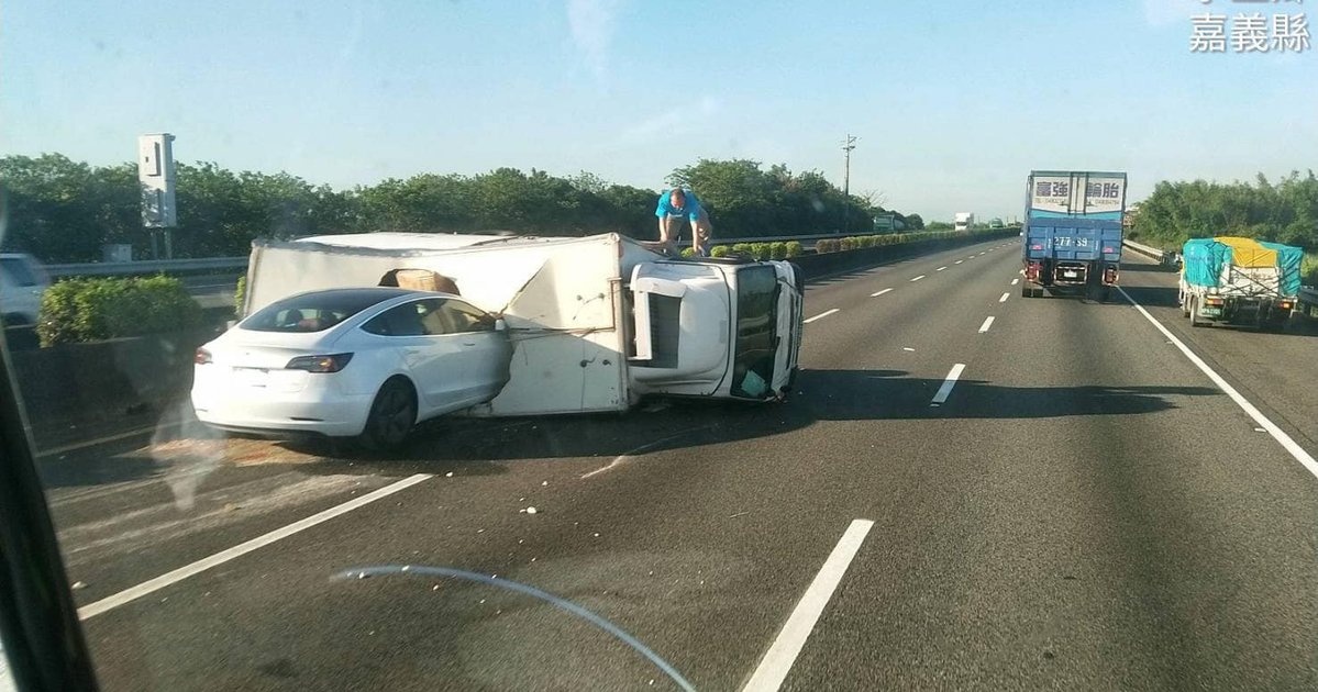 Preview Tesla столкнулась с обвинениями в сокрытии данных о ДТП с автопилотом