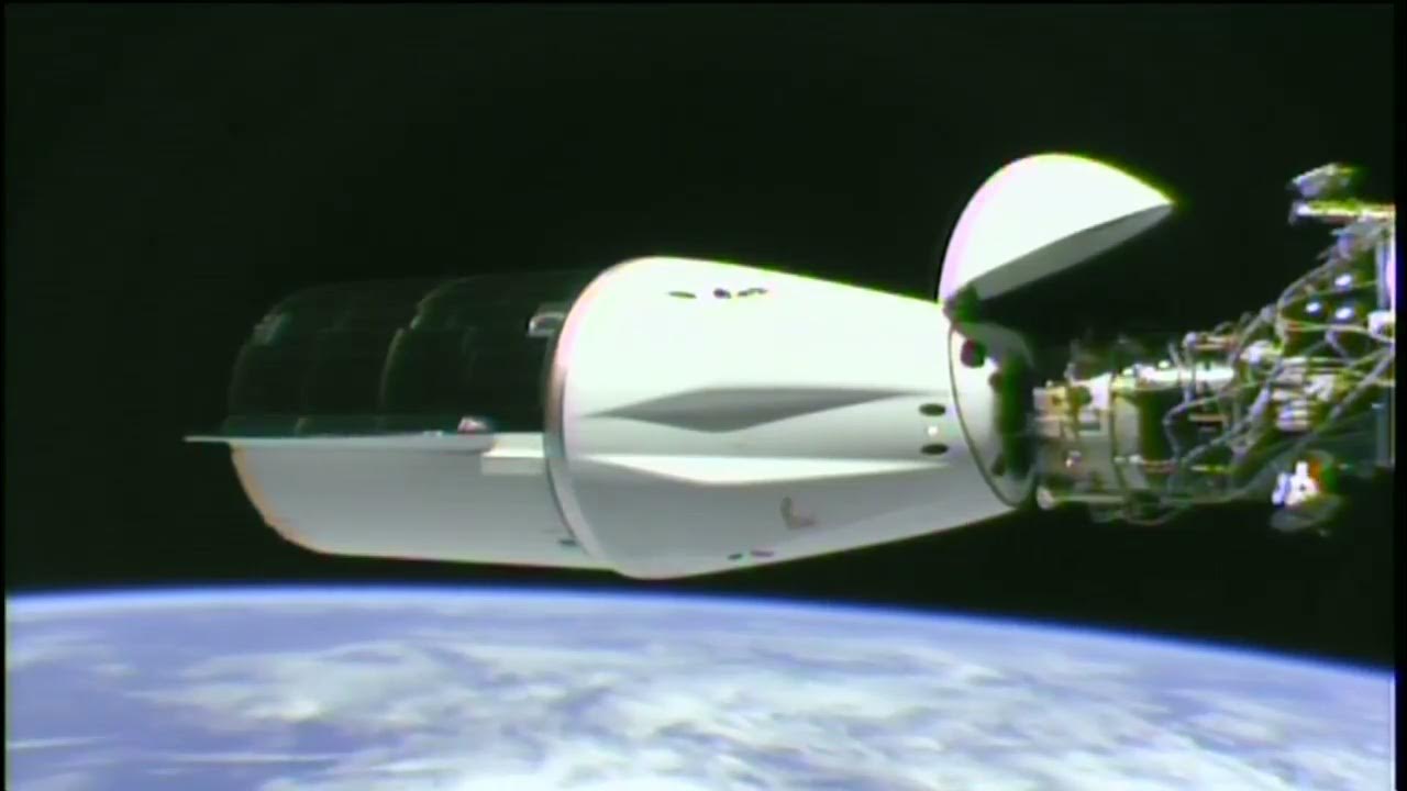 Preview Космический корабль Dragon от SpaceX успешно состыковался с МКС