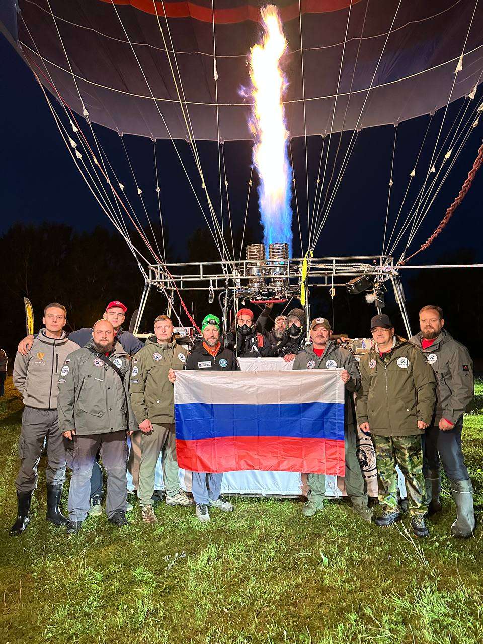 Preview Российские пилоты Конюхов и Меняйло установили национальный рекорд высоты на тепловом аэростате