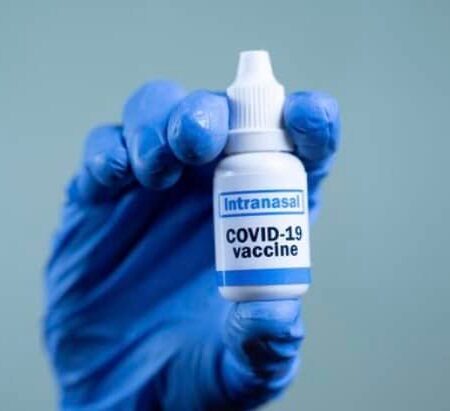 Прорыв в борьбе с COVID-19: Разработана назальная вакцина, блокирующая вирус на входе