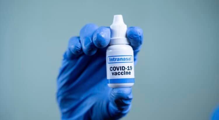Preview Прорыв в борьбе с COVID-19: Разработана назальная вакцина, блокирующая вирус на входе