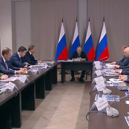 Президент Путин провел совещание по развитию двигателестроения в Самаре