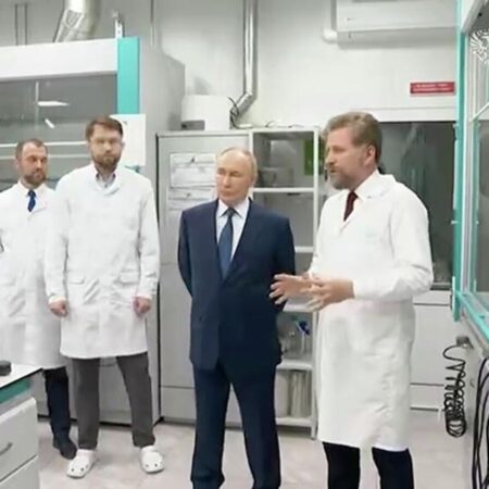 Визит Владимира Путина в научно-технологический университет «Сириус»