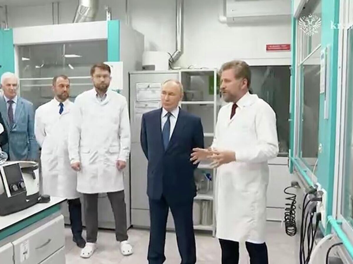 Preview Визит Владимира Путина в научно-технологический университет «Сириус»