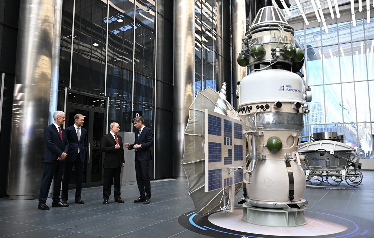 Preview Денис Мантуров о Национальном космическом центре: ключ к развитию отрасли