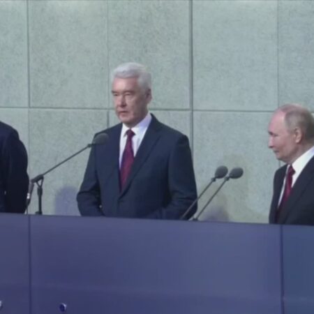 Путин в Национальном космическом центре: Знакомство с космическим наследием и будущим