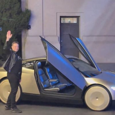 Preview Илон Маск ставит на беспилотные технологии, откладывая выпуск новой Tesla Model YL в США