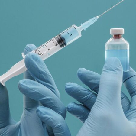 Российские ученые готовы начать лечение пациентов инновационной мРНК-вакциной от рака