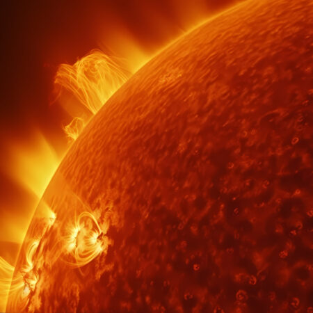 Крупная вспышка на Солнце с выбросом плазмы в сторону Земли