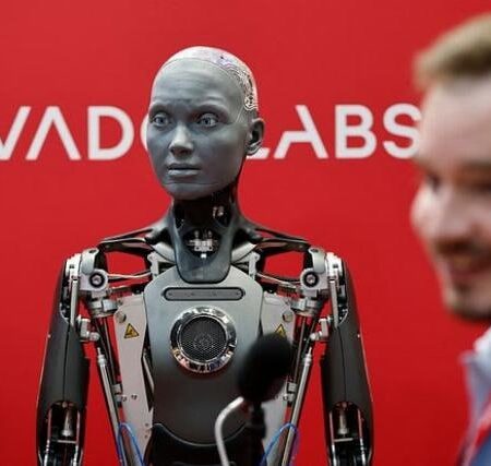 Пионер робототехники: гуманоидные роботы обречены на провал