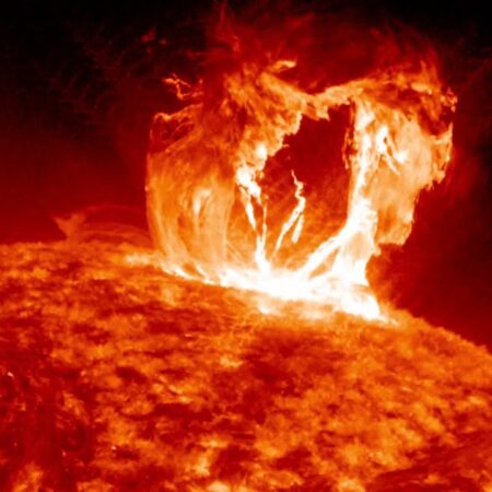 Крупное извержение на Солнце: Протуберанец успешно отделился