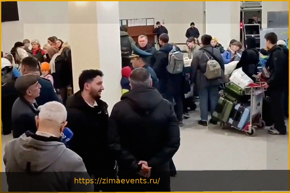 Preview Самолет МЧС доставил эвакуированных из Ирана россиян на родину по заданию Путина